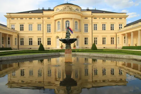 Károlyi Kastély Hotel & Restaurant Отели в г. Секешфехервар