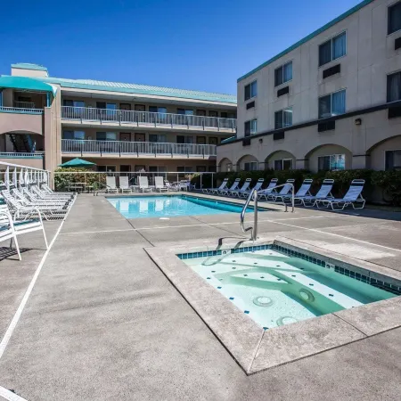 Quality Inn Grand Suites Bellingham