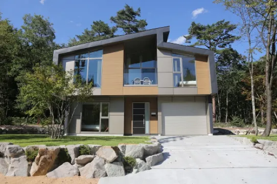 Eminence by the Hakuba Collection