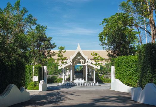 리조트 수영장 전경