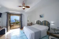 Maresca Hotel Praiano Hotel dekat Castello di San Nicola de Thoro-Plano