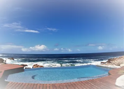 Villa Marine Guest House فنادق في Betty's Bay