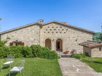 Beautiful Villa in Belforte All Isauro with Swimming Pool