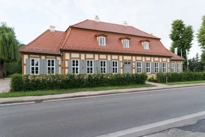 Schloss Beuchow Hotel dekat Spreewelten Bad