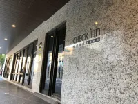 CHECK inn Taipei Main Station Branch Отели рядом с достопримечательностью «Президентский дворец»