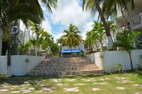 Chrisann's Beach Resort Hotels near Pantai James Bond