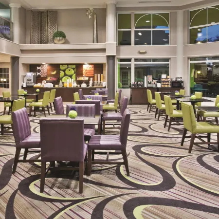 La Quinta Inn & Suites by Wyndham Tucson Airport