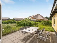 "Suki" - 650m from the Sea โรงแรมในธิสเต็ด