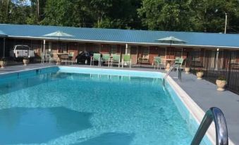 Merrimac Inn & Suites - Housity