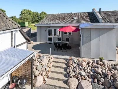 "Haralde" - 2.5km from the Sea