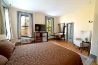 Oneida Community Mansion House Hotels near The Bull Farm Antiques