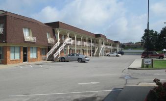 Budget Host Westgate Inn