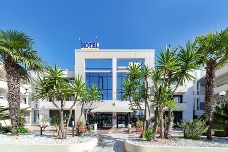 Best Western Hotel Imperiale Отели в г. Ротонделла