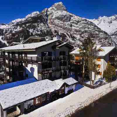 Hotel les Jumeaux Courmayeur Hotel Exterior