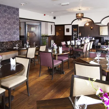 Premier Inn Leeds East Отели рядом с достопримечательностью «Парк Раундхэй»