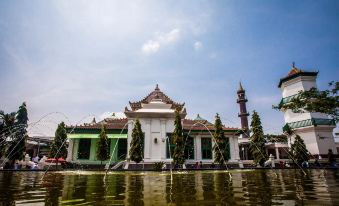 RedDoorz Syariah Near Stasiun LRT Bumi Sriwijaya