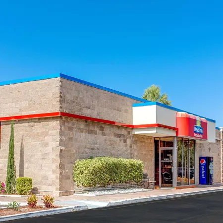 Days Inn by Wyndham Bradenton - Near the Gulf