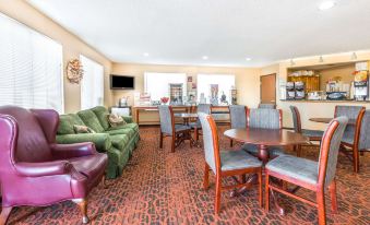 Super 8 by Wyndham Salina I-70