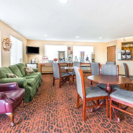 Super 8 by Wyndham Salina I-70