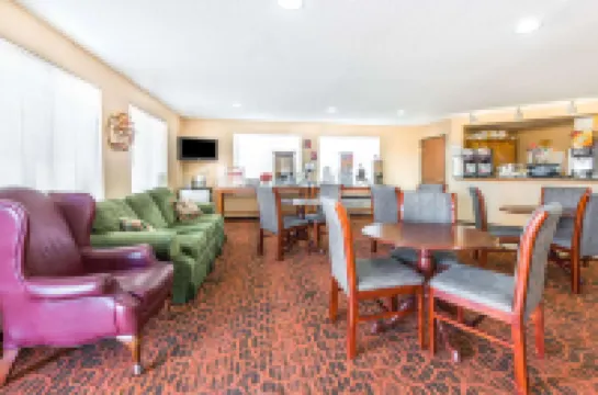 Super 8 by Wyndham Salina I-70 Hotels in Salina