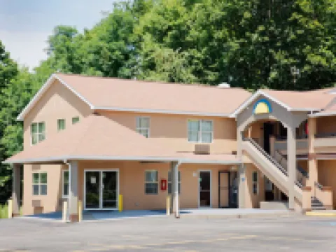 Days Inn by Wyndham Fairmont Hotels in White Hall