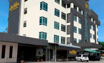 The exterior views of a hotel or motel in an urban area at Golden Hotel