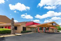 Howard Johnson by Wyndham Houston Hobby Airport Hotel a Houston