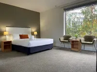 Cosmopolitan Hotel and Apartments Hotels in St Kilda