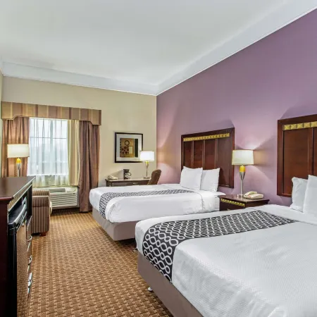 La Quinta Inn & Suites by Wyndham Cleburne