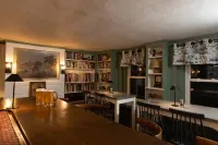 Blue Bear Inn Hotels in Francestown