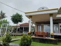 Villa Pondok Alam Alviandra Hotels in Cigombong