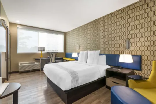 GLō Best Western Pooler - Savannah Airport Hotel