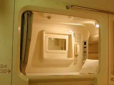 Capsule Hotel Leaves Отели в г. район Идзуми