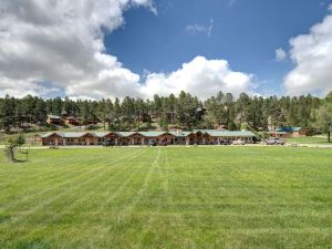 Rock Crest Lodge & Cabins