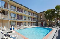 Hillstone Inn Tulare, Ascend Hotel Collection - Pools
