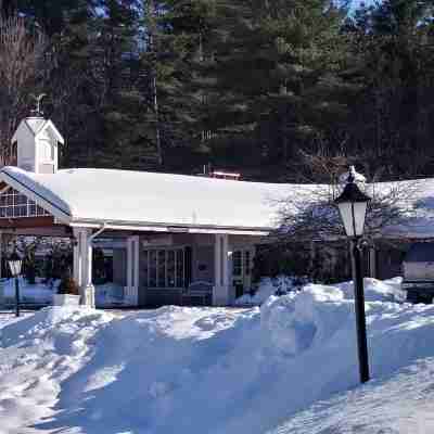 Bluebird Cady Hill Lodge Hotel Exterior