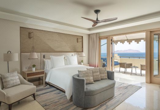 포시즌스 리조트의 럭셔리 수영장