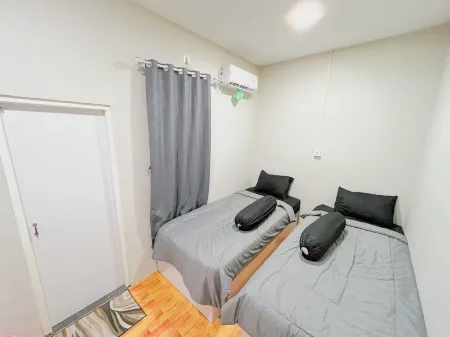 Azalea Guest House Syariah Tanjung Tabalong Отели в г. Murung Pudak