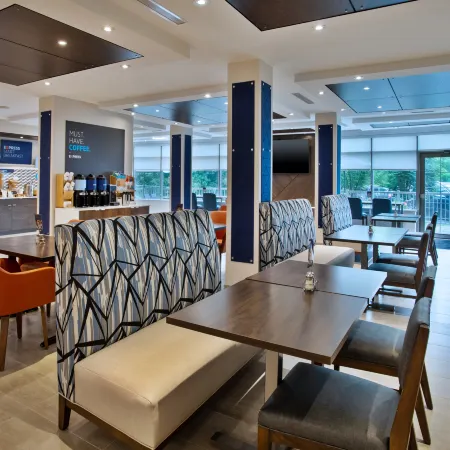 Holiday Inn Express & Suites KINGSTON CENTRAL by IHG