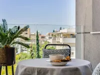 Sanders Elgio - Cute 2-Bdr Apt with Balcony