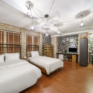 Daegu Dongseongro Brown Dot