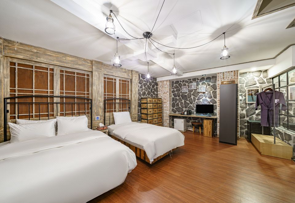 [DSR 비즈니스 호텔의 모던한 외관]