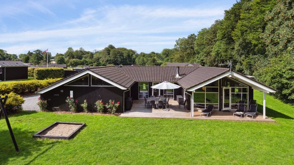 "Edin" - 150m from the Sea
