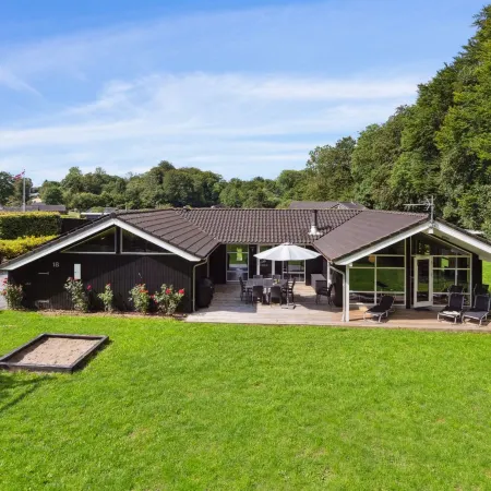 "Edin" - 150m from the Sea