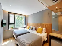 Hostel Cleo Seoul Hongdae Hotels near AK&