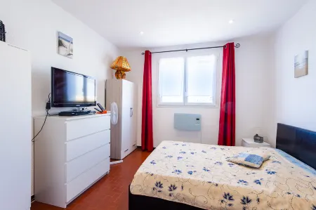 Magnificent Apartment Typical of Saintes-Maries-De-LaMer