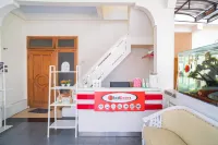 RedDoorz Syariah @ Aura Homestay Hotels in Ponorogo