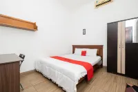 RedDoorz at Nginden Surabaya Hotels in Ngenden Jangkungan