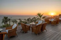 Constantinou Bros Pioneer Beach Hotel