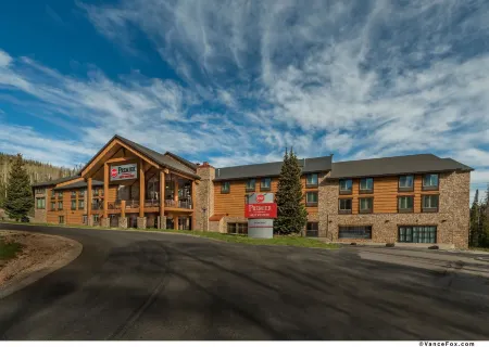 Brian Head Lodge Отели рядом с достопримечательностью «Брайан Хед Резорт»